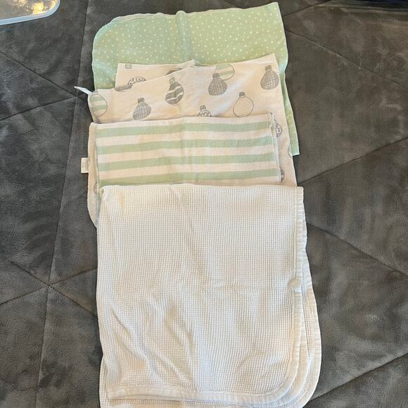 Bundle of Four Small Swaddle Blankets - Picture 2 of 10